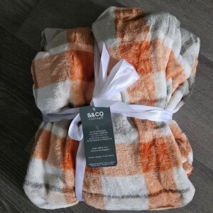 Home Plush Orange and Cream Throw Blanket